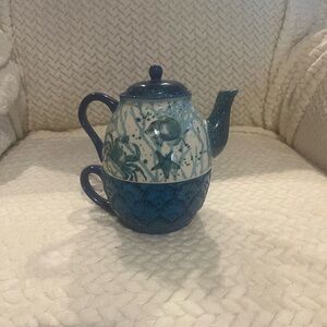 Cracker Barrel Blue and White Teapot Set